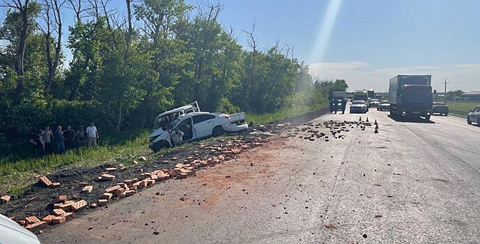 Один человек погиб в ДТП с грузовиком под Ростовом
