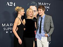 Дочь Гвинет Пэлтроу вышла в свет в культовом образе актрисы из 90-х: фото