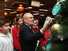 Минтимер Шаймиев и Рустам Минниханов приняли участие в акции "Елка желаний"