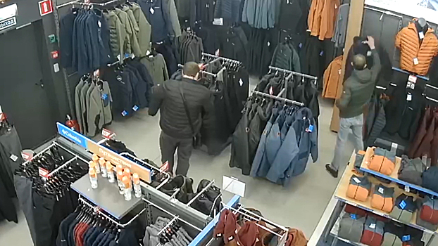 Приезжий в Москве совершил разбой в магазине из-за набора ножей