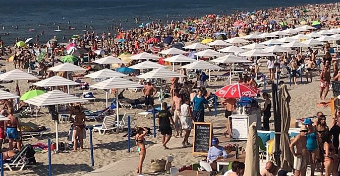 Калининградский поселок Янтарный заработал летом на пляже 6,8 млн рублей
