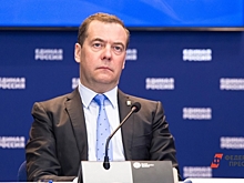 Медведев высмеял обращение Зеленского и напомнил про золотой унитаз