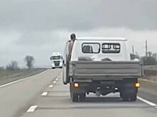 Полицейская погоня в Ростовской области за угнанным грузовиком попала на видео