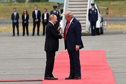 Трамп не стал отвечать на вопрос журналистов о «послании» Путину