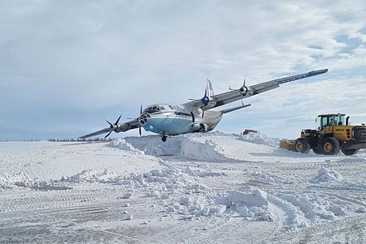 Прокуратура: У Ан-12 при посадке в Новом Уренгое надломилась левая стойка шасси