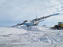 Прокуратура: У Ан-12 при посадке в Новом Уренгое надломилась левая стойка шасси