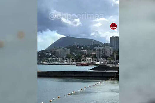 В Алуште на южном берегу Крыма загорелся лес
