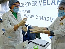Волонтеры обследуют прибывающих в Толмачево
