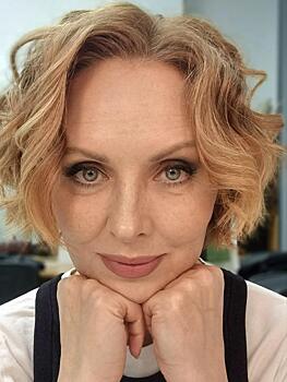 В день 53-летия Елена Ксенофонтова опубликовала селфи без фильтров: «Обожаю свои морщины»