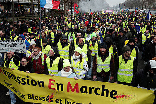 «Макрона в отставку»: Франция снова надела «желтые жилеты»