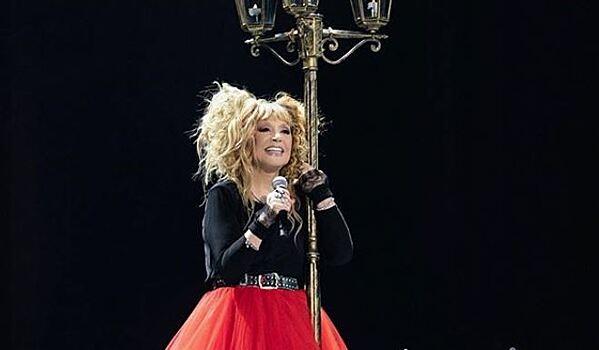 Эксперт «номинировал» Пугачеву на орден Зеленского