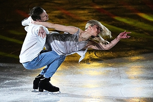 Российских фигуристов наградили за победу в командном турнире