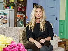 Сысоева появилась на FriendsFest в худи и кожаных брюках-бананах, а Задорожная позировала в квартире Моники
