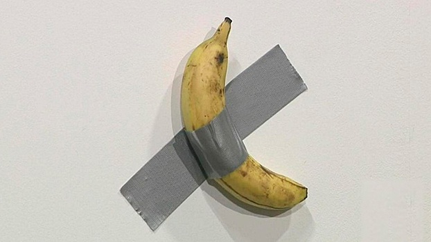 Художник приклеил банан к стене и обогатился
