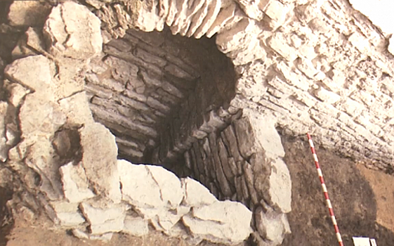 Холодильник XVII века нашли при раскопках в Пскове