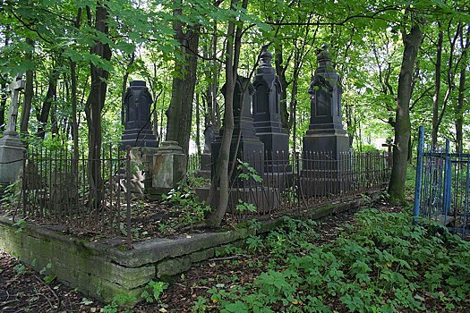 Старообрядцы одной из деревень Удмуртии попросили не благоустраивать кладбище, а сделать к нему дорогу