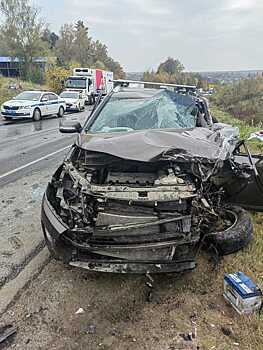 Пенсионер на Kia протаранил грузовик