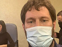 «Неповиновение полиции»: омского депутата арестовали на 10 суток за отказ прекратить съемку