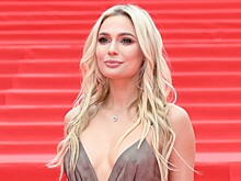 40-летняя Наталья Рудова снялась в мини-шортах