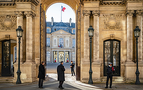 Елисейский дворец ищет женщину, или Франция перед парламентскими выборами