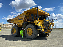 Стальной гигант: едем на царь-самосвале Komatsu