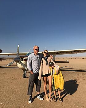 Елена Перминова с мужем и детьми отдыхает в Намибии