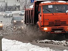 Столичные коммунальщики вышли на улицы после ночного снегопада