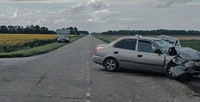 Три человека, в том числе ребенок, пострадали в ДТП в Ростовской области
