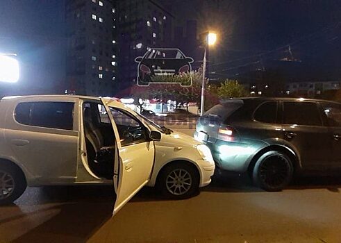 На улице Матросова из-за конфликта между автомобилистами произошло ДТП