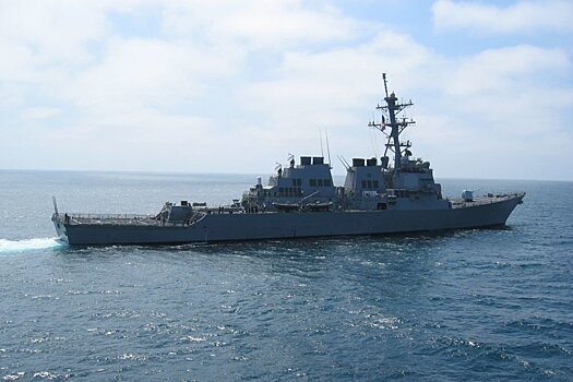 Еще один эсминец США столкнулся с гражданским судном
