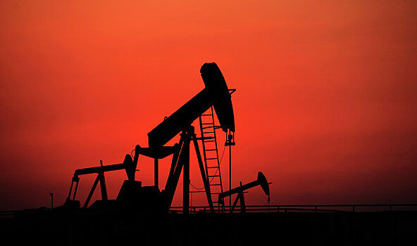 Нефть коррекционно снижается