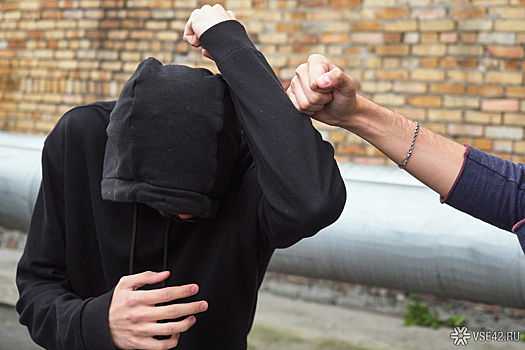 Трое на одного: безработные цыгане избили кемеровчанина до сотрясения