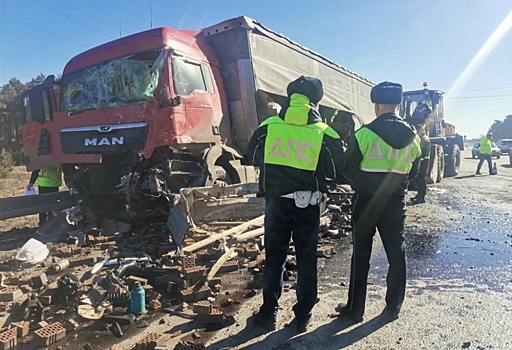 Найден возможный виновник столкновения грузовиков на ЕКАД, в котором погиб человек
