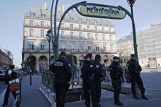 В Париже полиция поймала с поличным мигранта, который домогался туристки в метро