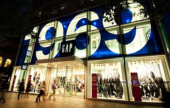 Чистая прибыль владельца брендов Gap и Banana Republic упала на 34%