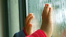В Воронеже 2-летняя девочка выпала из окна