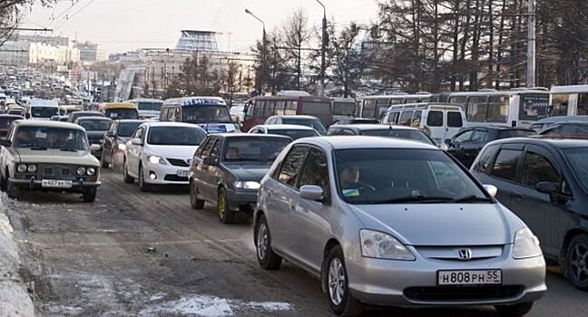Опубликован рейтинг городов с растущим автопарком. Омск — антилидер