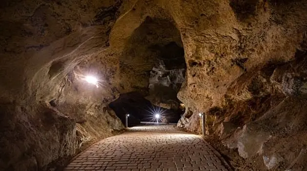 В Крыму у трассы "Таврида" открыли для туристов пещеру возрастом 5 млн лет