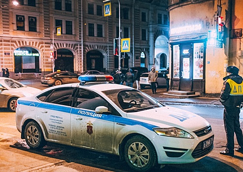 Полиция Петербурга проверила Думскую улицу