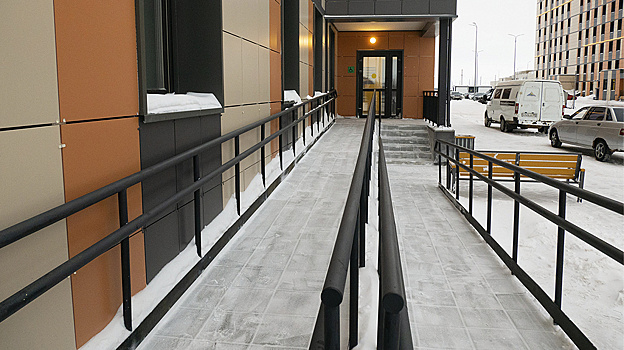 В Салехарде пять адресов оснастят пандусами и расширенными дверными проемами