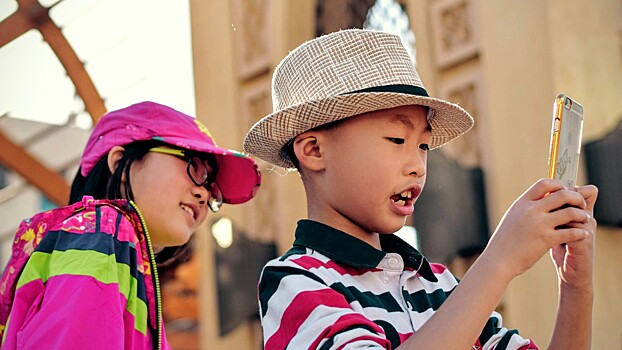 Эксперт объяснил, что делать, если у ребенка зависимость от гаджетов