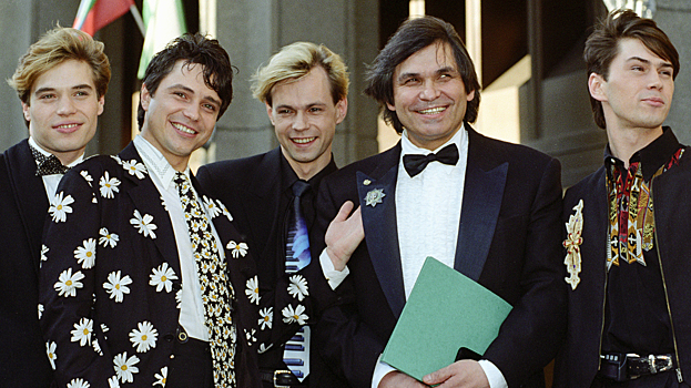 Умер, бросил Россию, ушёл в йогу: где сейчас участники поп-группы «На-На»