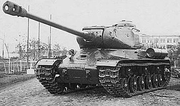 Танк ИС-2 и другое оружие с именем Сталина