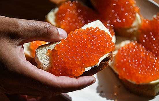 Эксперт Зюзин сообщил, что красная икра безопасна для здоровья