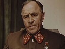 В Омске начали устанавливать памятник Михаилу Ульянову