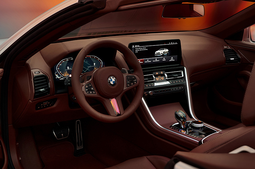 Кузов выкрашен в эксклюзивный градиентный колер: оттенок зависит от освещения и угла зрения. После премьеры появилась информация, что Skytop может пойти в серию. По предварительным данным, компания планирует собрать от 20 до 25 экземпляров (по другой версии — 50) стоимостью около полумиллиона долларов за штуку.