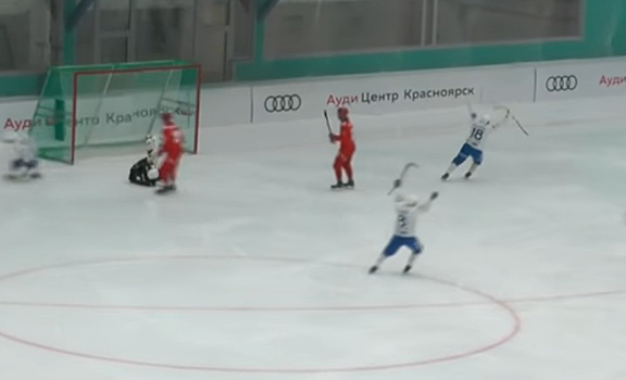 Хоккейный «Енисей» не смог взять реванш у «Динамо» в полуфинале чемпионата России