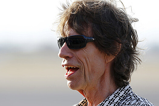 Мик Джаггер смог незаметно для всех выпить в баре перед концертом