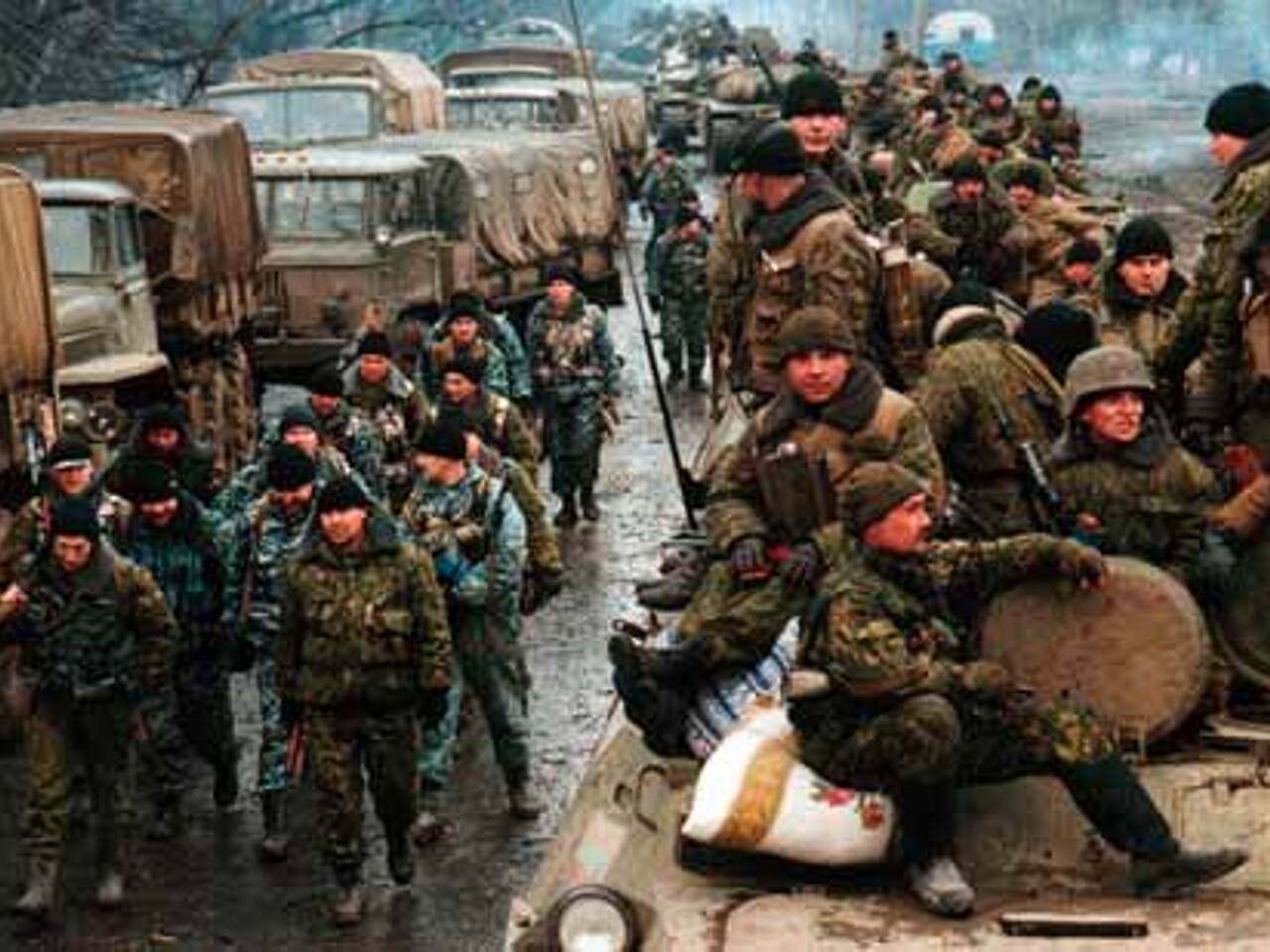 штурм грозного 1995 десантники. чечня 1995 штурм грозного. штурм дворца дудаева 1995. пт 76 в чечне вв мвд. чечня 1995 штурм грозного.