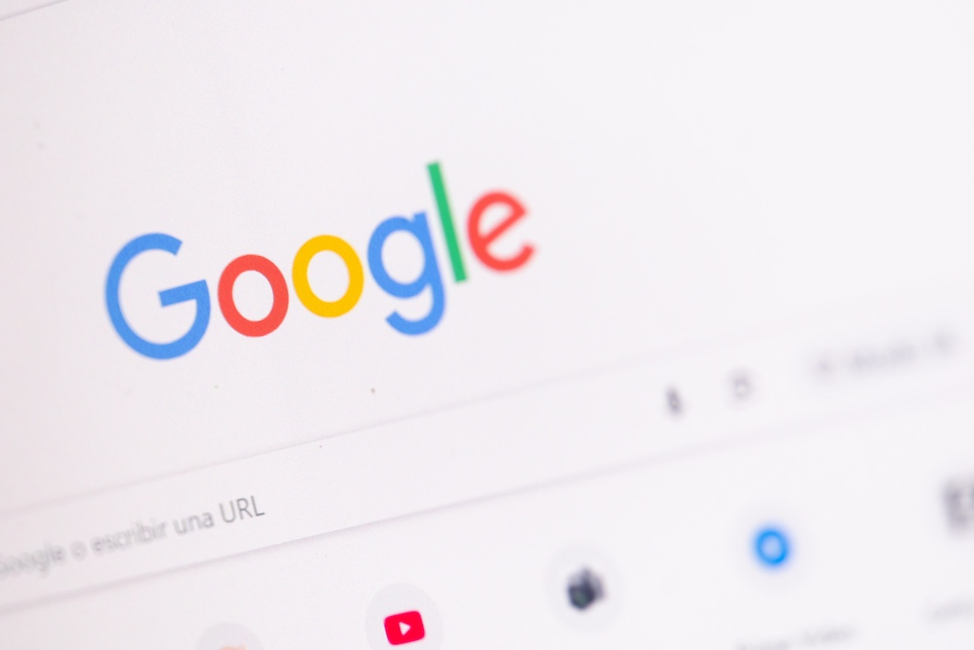 Европейская комиссия оштрафовала Google на 890 миллионов евро за нарушение цифрового законодательства.